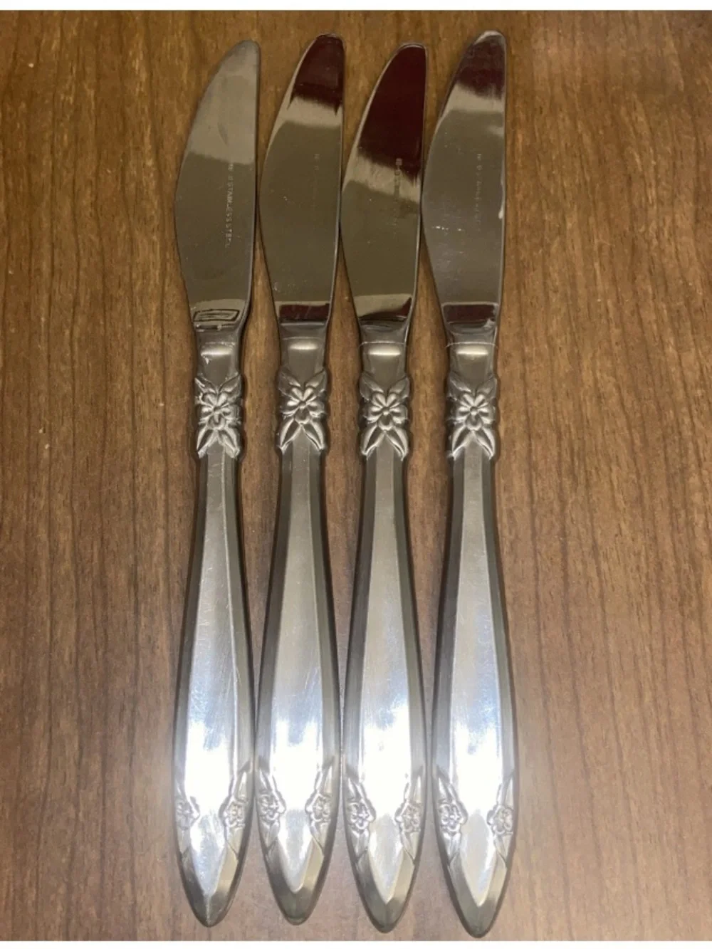 Stainless Steel 4 Piece Japan Rose-Daisy Pattern Knives Silverware Flatware 18-8